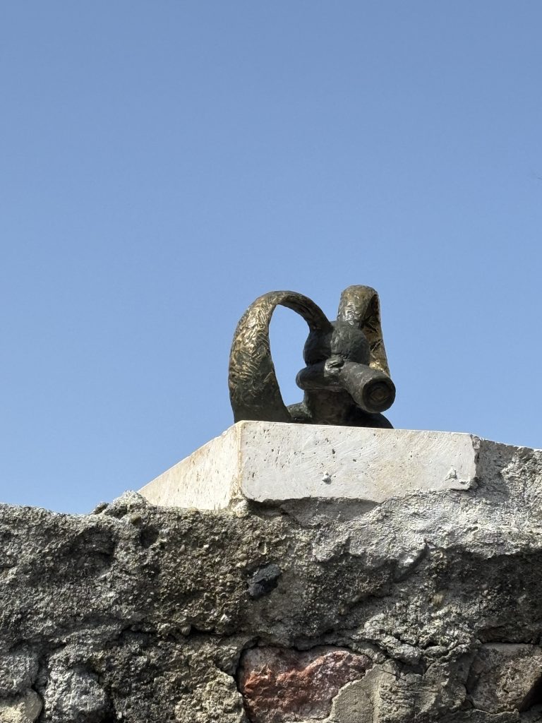 mini statua coniglio Kolodko