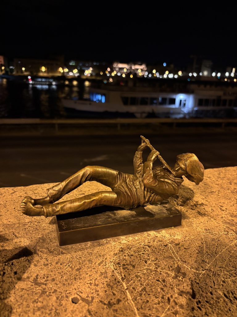 mini statua pifferaio Kolodko
