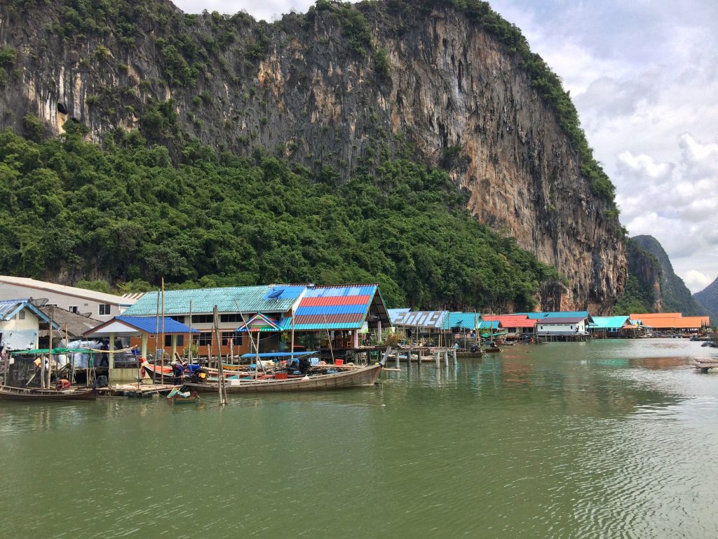 villaggio di palafitte zingari di mare Phang Nga